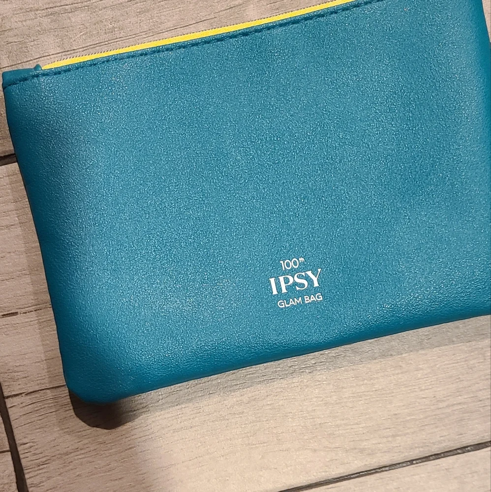 🦔Ipsy studded 100th glam bag 🎠